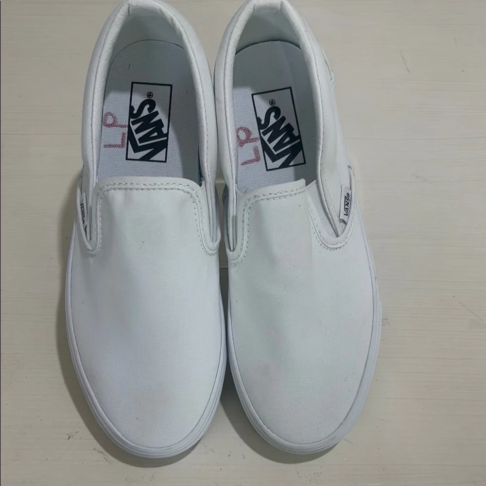 NWOT Vans White Classic Slip-On sneakers. Men's 6.5, Women's 8. Timeless style! - Picture 4 of 8